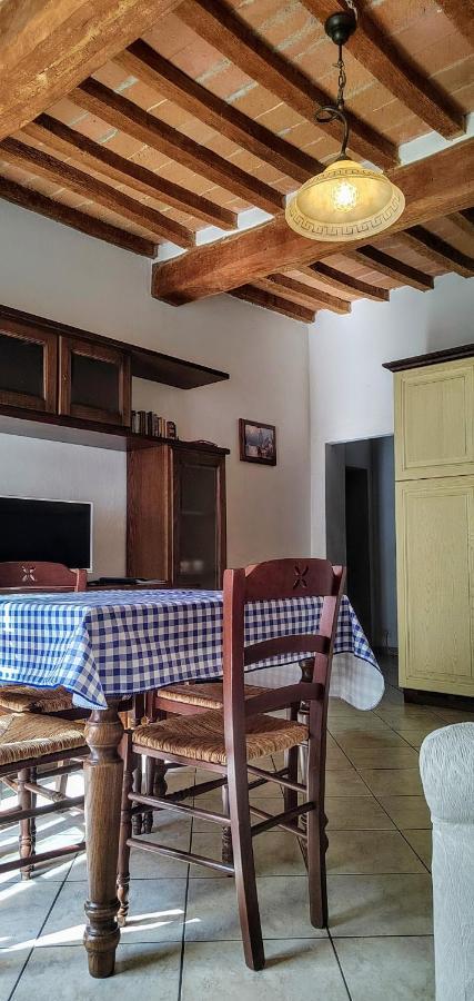 Il Castello Apartment Bucine Bagian luar foto