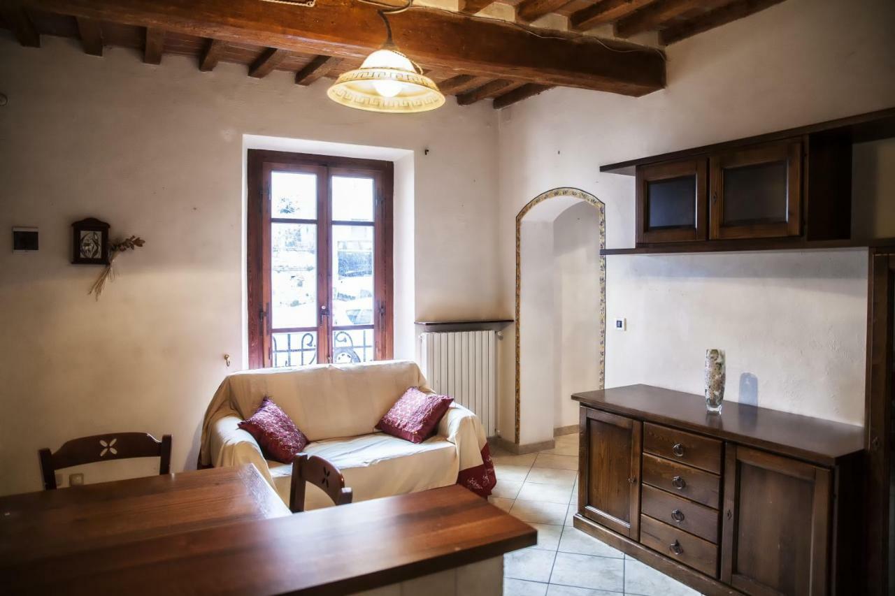 Il Castello Apartment Bucine Bagian luar foto