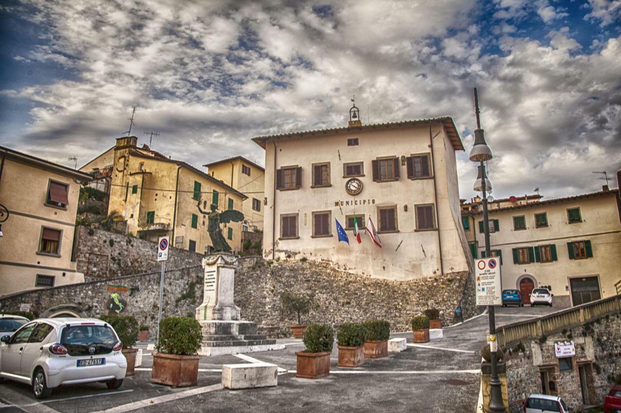 Il Castello Apartment Bucine Bagian luar foto