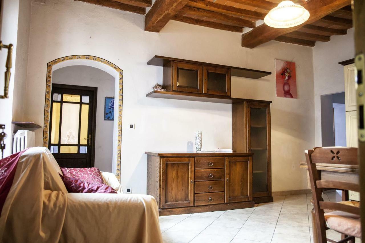 Il Castello Apartment Bucine Bagian luar foto